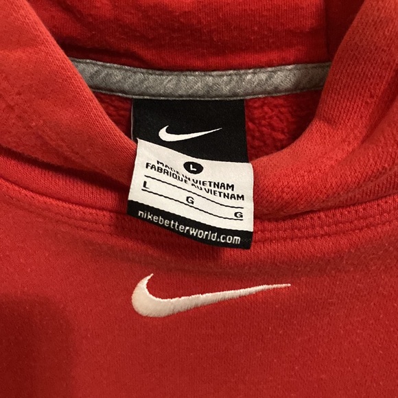 red middle swoosh nike hoodie😮💨 - Picture 3 of 4